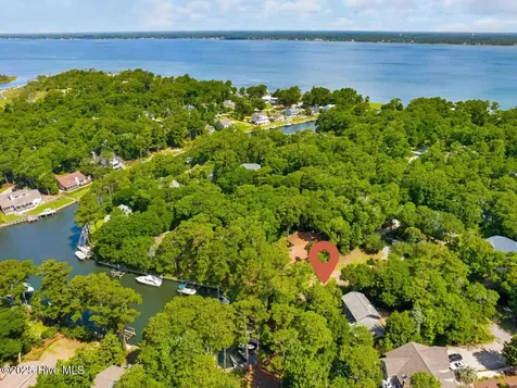117 White Ash Drive Pine Knoll Shores NC 28512