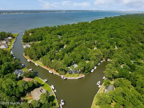 117 White Ash Drive Pine Knoll Shores NC 28512