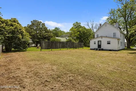 509 Academy Street Oriental NC 28571