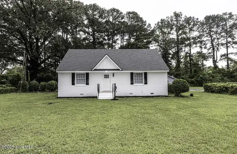 309 Mcgwigan Street Enfield NC 27823