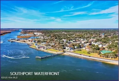114 W 14th Street Southport NC 28461