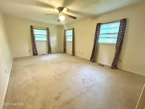 1203 Franklin Avenue Laurinburg NC 28352