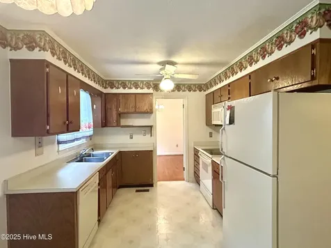 1203 Franklin Avenue Laurinburg NC 28352