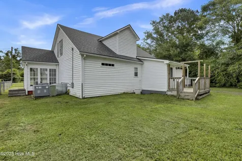 2971 Penderlea Highway Burgaw NC 28425