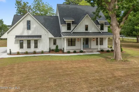 104 Indian Trail Beaufort NC 28516
