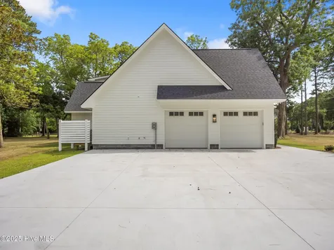 104 Indian Trail Beaufort NC 28516