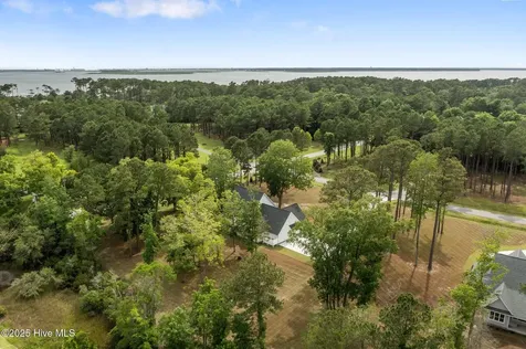 104 Indian Trail Beaufort NC 28516