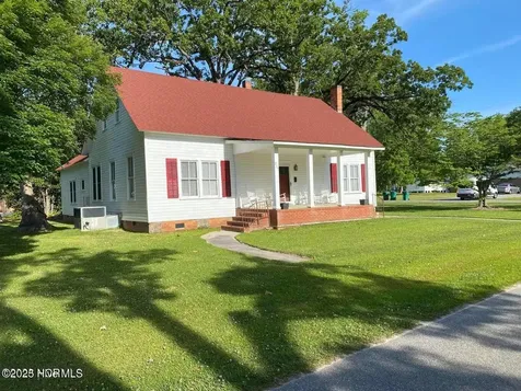 217 N Howard Street Chadbourn NC 28431