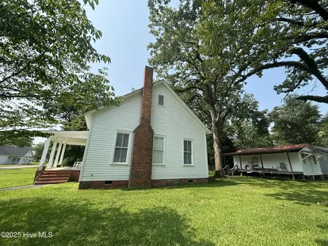 217 N Howard Street Chadbourn NC 28431