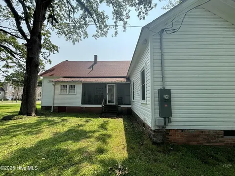 217 N Howard Street Chadbourn NC 28431