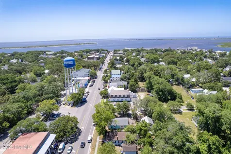 102 W Brown Street Southport NC 28461