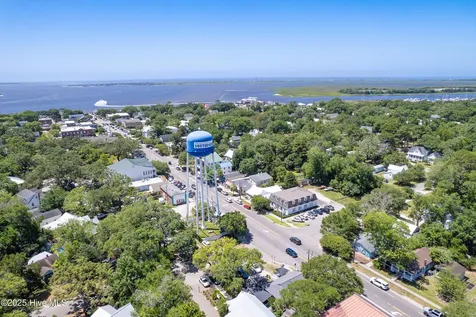 102 W Brown Street Southport NC 28461