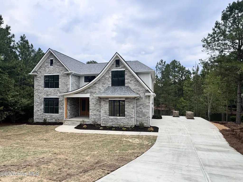 16 Overpeck Lane Pinehurst NC 28374