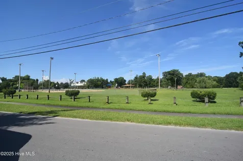 942 Chapman Street New Bern NC 28560