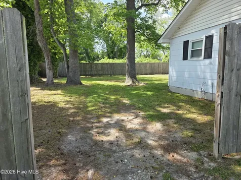 108 S Lee Street Whiteville NC 28472