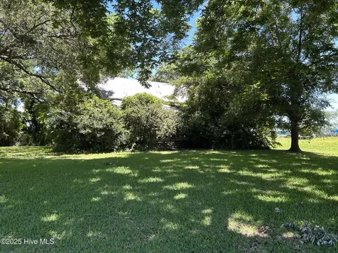 139 Hall Point Road Sneads Ferry NC 28460