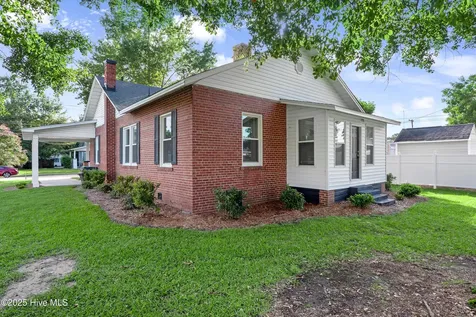 3902 W Wilson Street Farmville NC 27828
