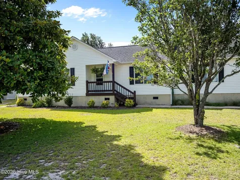 803 Wood Creek Drive Hubert NC 28539