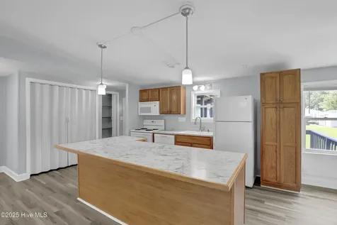 1784 N.c. Hwy-172 Sneads Ferry NC 28460