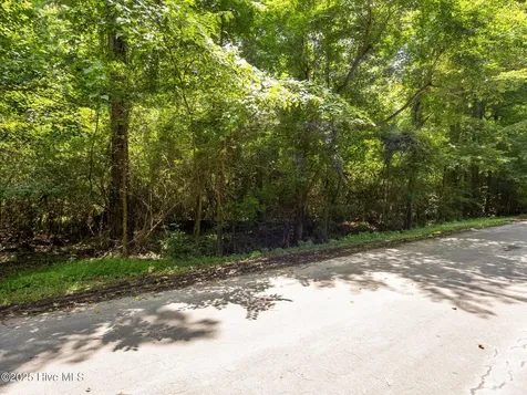 110 Tradewinds Road Newport NC 28570