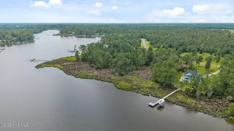 170 Waters Edge E Lane Oriental NC 28571