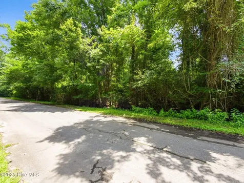 108 Tradewinds Road Newport NC 28570