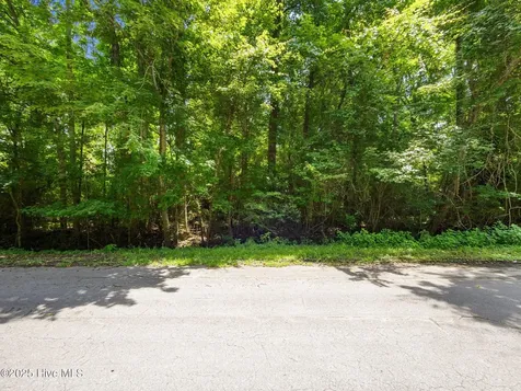 108 Tradewinds Road Newport NC 28570