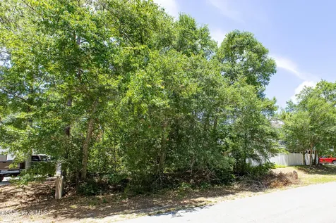 101 SW 17th Street Oak Island NC 28465