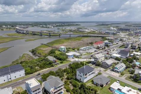 107 Raleigh Avenue Surf City NC 28445