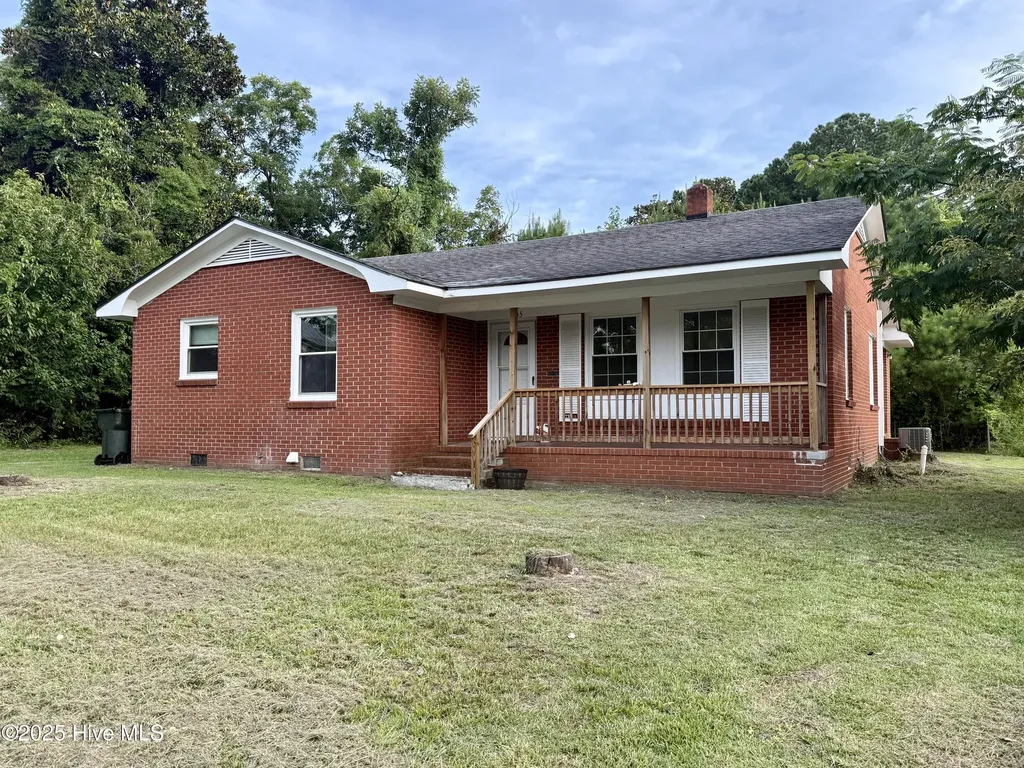 105 Rhodes Street Williamston NC 27892