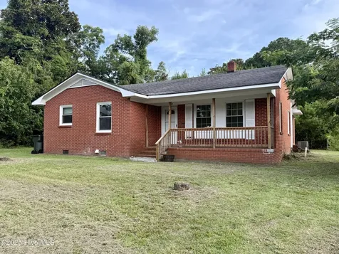 105 Rhodes Street Williamston NC 27892