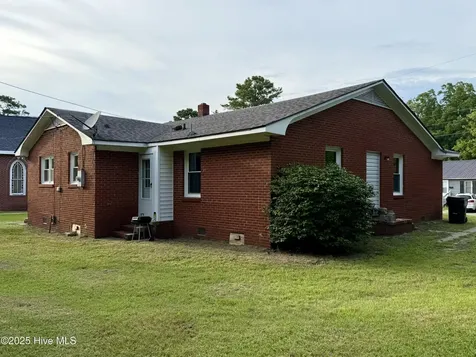 105 Rhodes Street Williamston NC 27892
