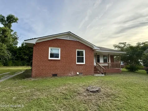 105 Rhodes Street Williamston NC 27892