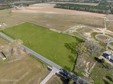 2293 Nc 102 E Ayden NC 28513