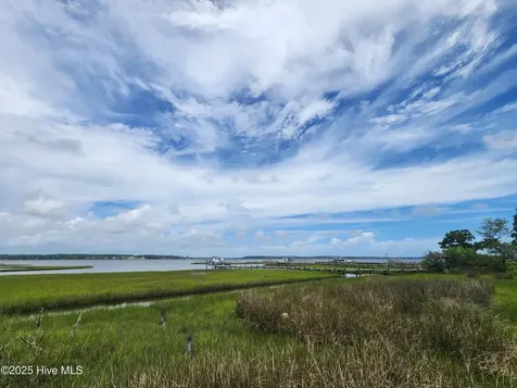 240 River Reach Drive Swansboro NC 28584