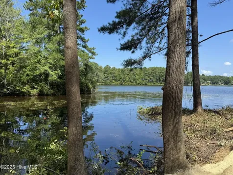 7 Goldenrod Drive Whispering Pines NC 28327