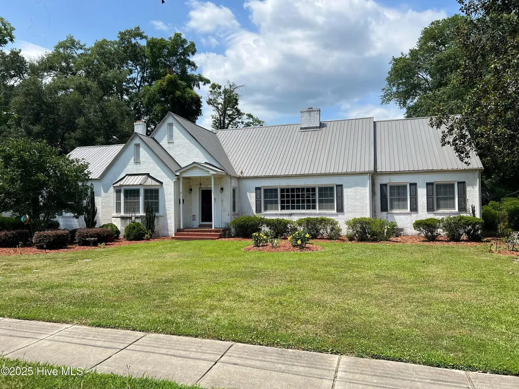 313 E 1st Avenue Chadbourn NC 28431