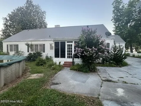 313 E 1st Avenue Chadbourn NC 28431