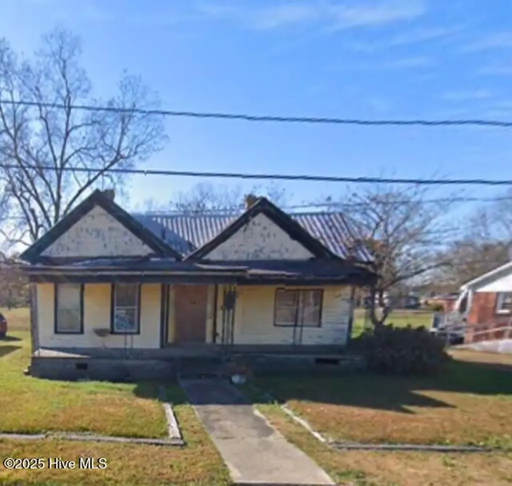 212 N West Avenue Oak City NC 27857