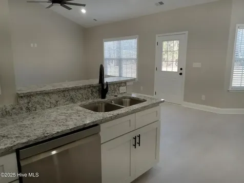 525 Vineland Drive Whiteville NC 28472