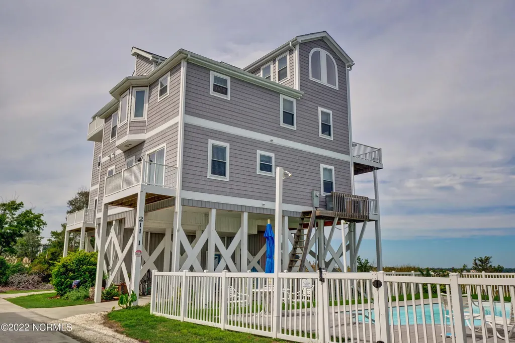 211 -1 Gysgt D W Boatman Drive North Topsail Beach NC 28460