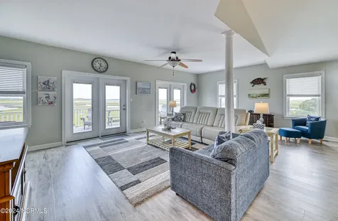 211 -1 Gysgt D W Boatman Drive North Topsail Beach NC 28460