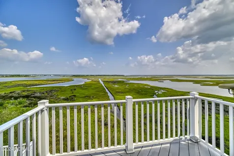 211 -1 Gysgt D W Boatman Drive North Topsail Beach NC 28460