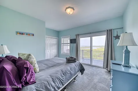211 -1 Gysgt D W Boatman Drive North Topsail Beach NC 28460