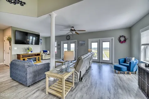 211 -1 Gysgt D W Boatman Drive North Topsail Beach NC 28460