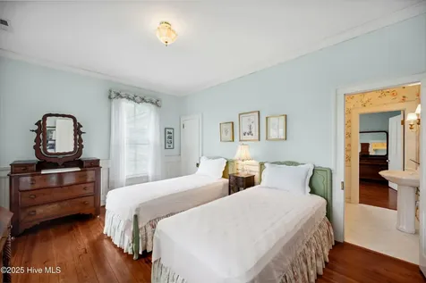 116 W Queen Street Edenton NC 27932