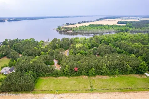 18 Sutton's Landing Road Hertford NC 27944