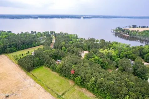 18 Sutton's Landing Road Hertford NC 27944