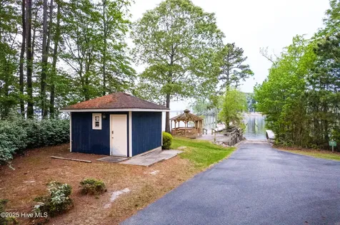 18 Sutton's Landing Road Hertford NC 27944