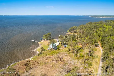 283 Chambers Point Road Belhaven NC 27810